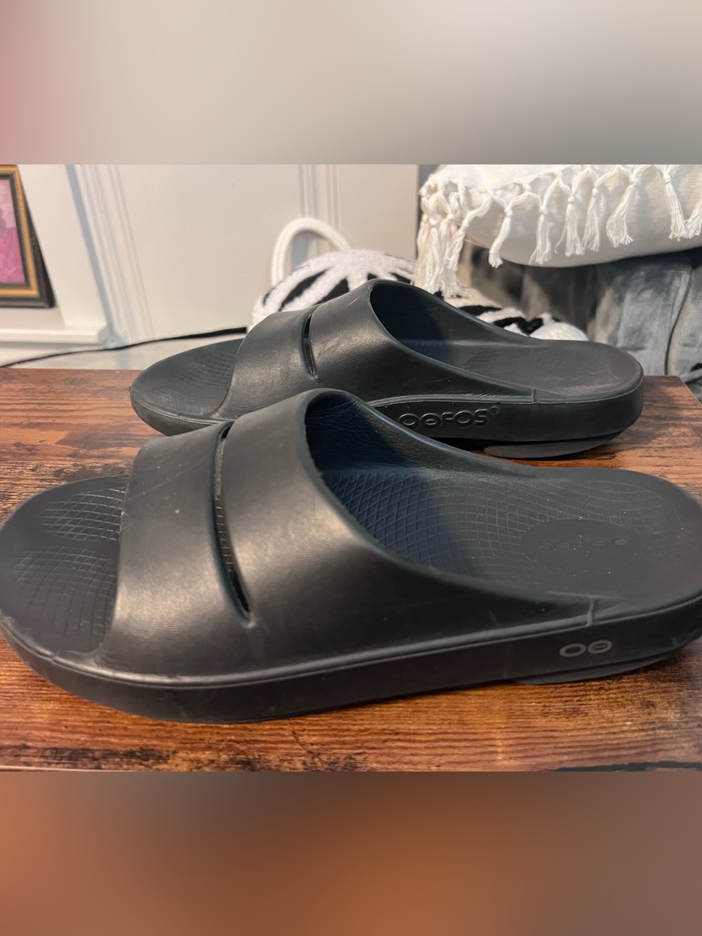 OOFOS Black Men’s 9/Women’s 11 Recovery Slide - Supportive Foam Slip-On